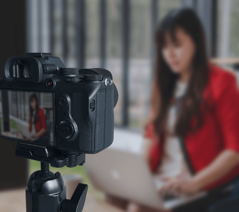 Asynchronous Video Communication for Digital Creators